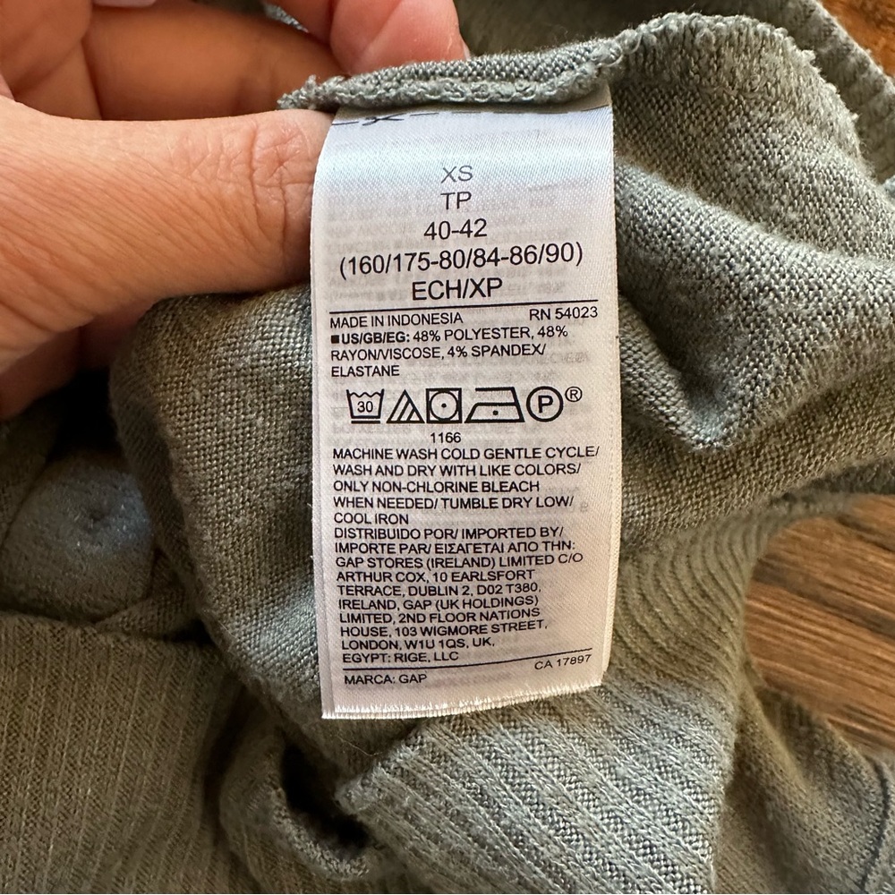 GAP sage green Button-Front cropped Tank Top - Picture 12 of 13